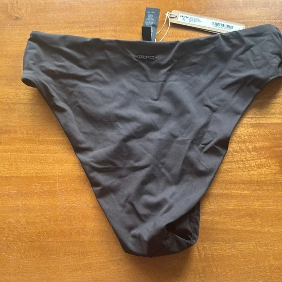 SKIMS high waisted bikini bottoms - Picture 5 of 5